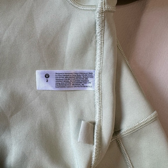 Lululemon softstreme gathered tee - Picture 7 of 7